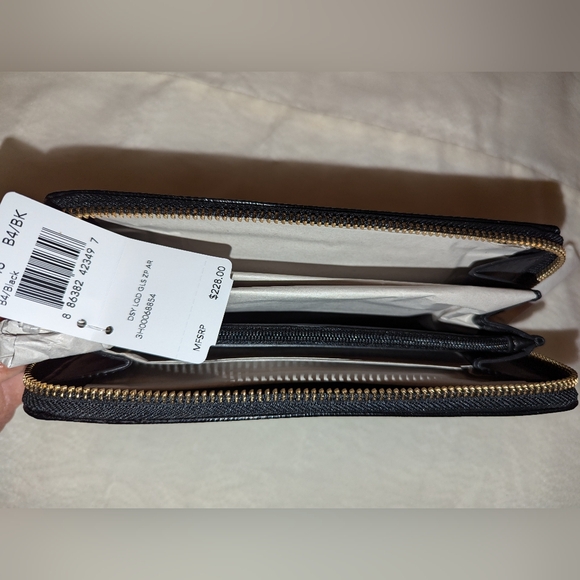 Coach Poppy Daisy Liquid Glass Zip Around Continental Wallet Black Gold NWT - Picture 4 of 6